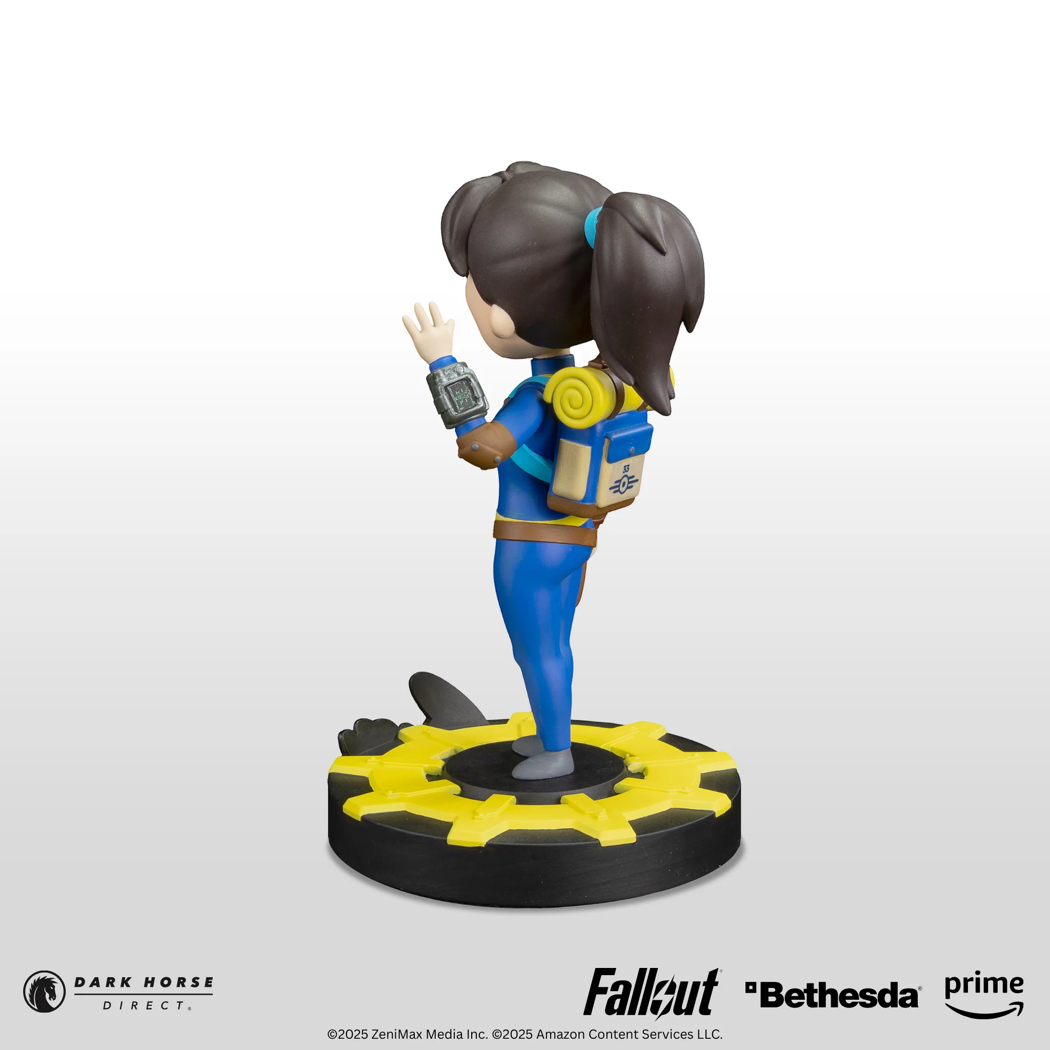 Fallout (Amazon): Stylized Lucy 8" Vinyl Figure - Image 4