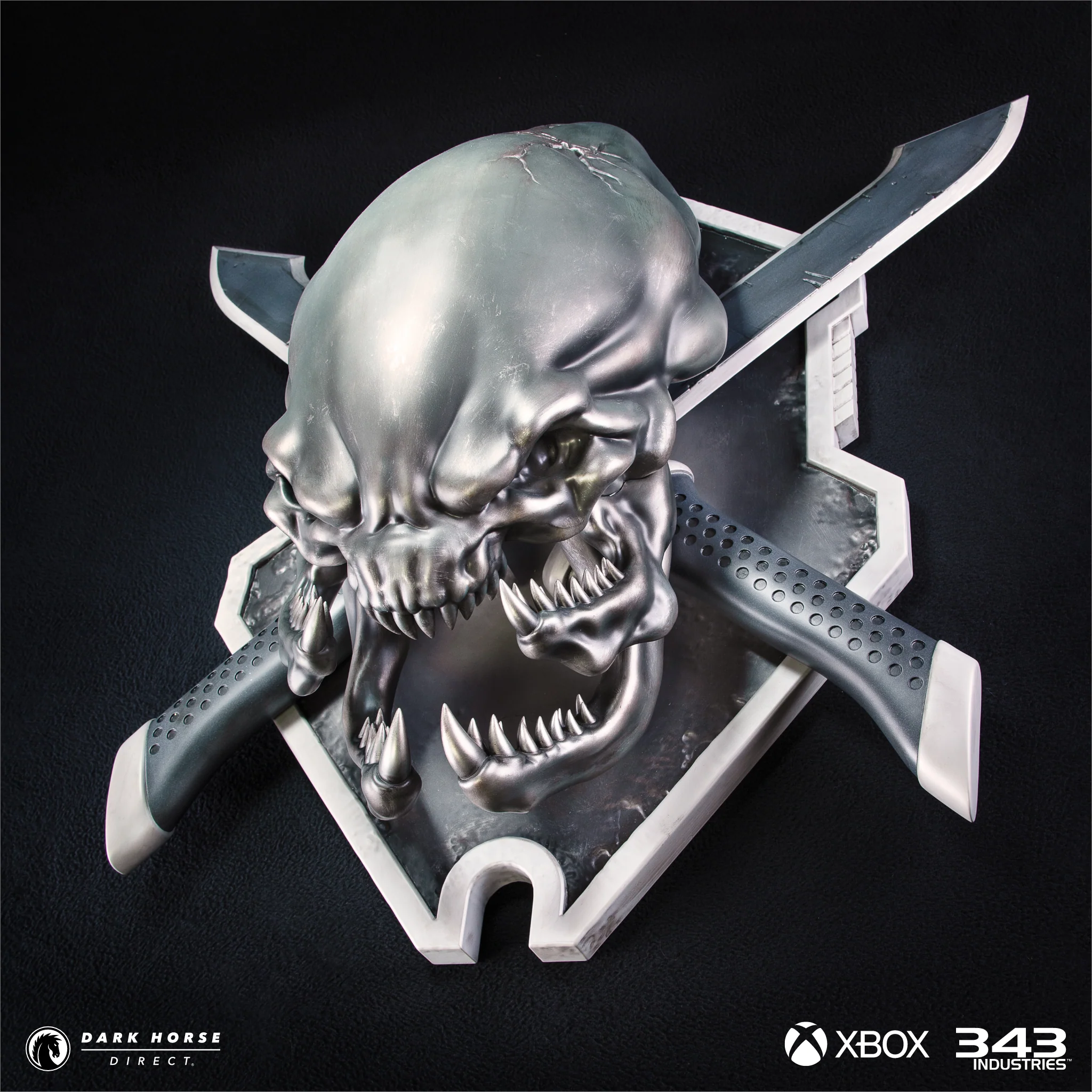 Halo Legendary Icon Wall Mount - Spartan Sized Exclusive - Image 6
