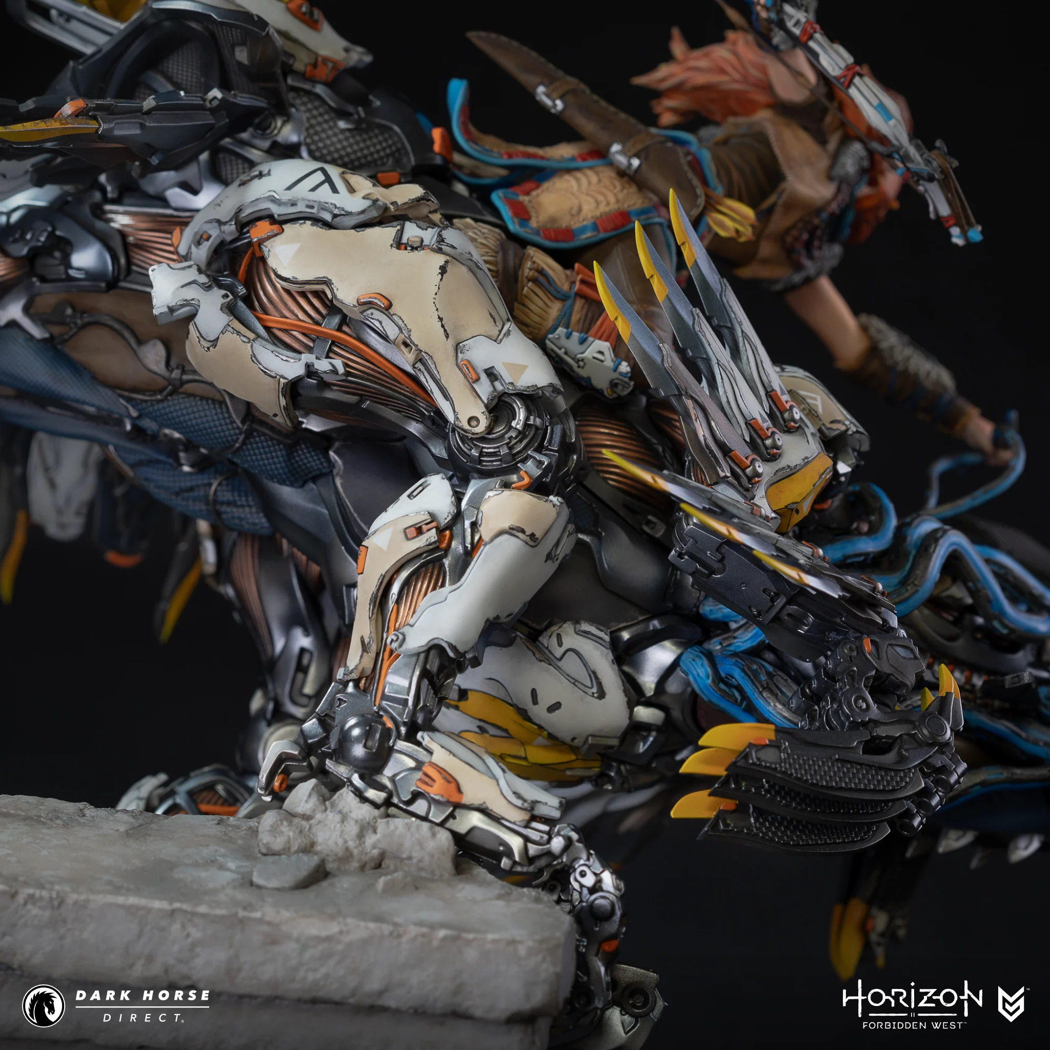 Horizon Forbidden West: Aloy on Clawstrider 1:9 Scale Premium Statue - Image 15