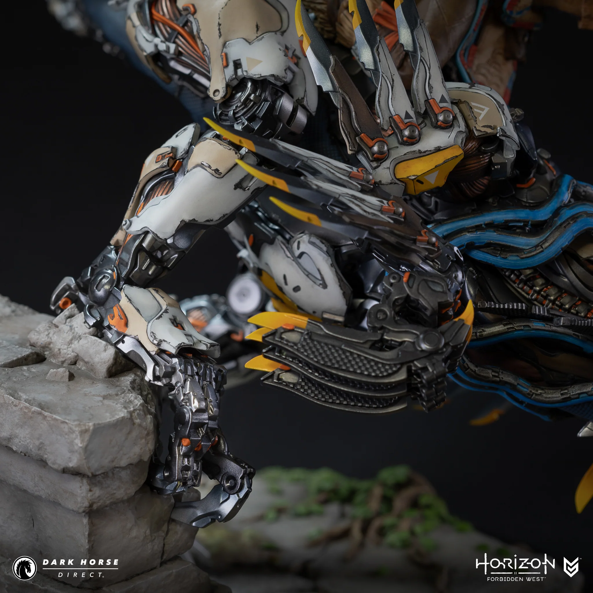 Horizon Forbidden West: Aloy on Clawstrider 1:9 Scale Premium Statue - Image 16