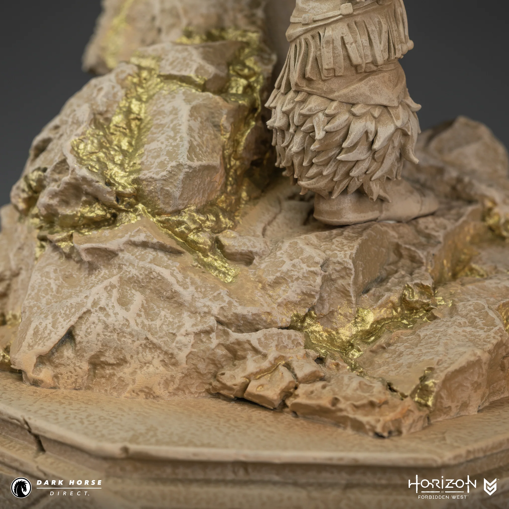 Horizon Forbidden West: Meridian City Aloy Statue - Image 10