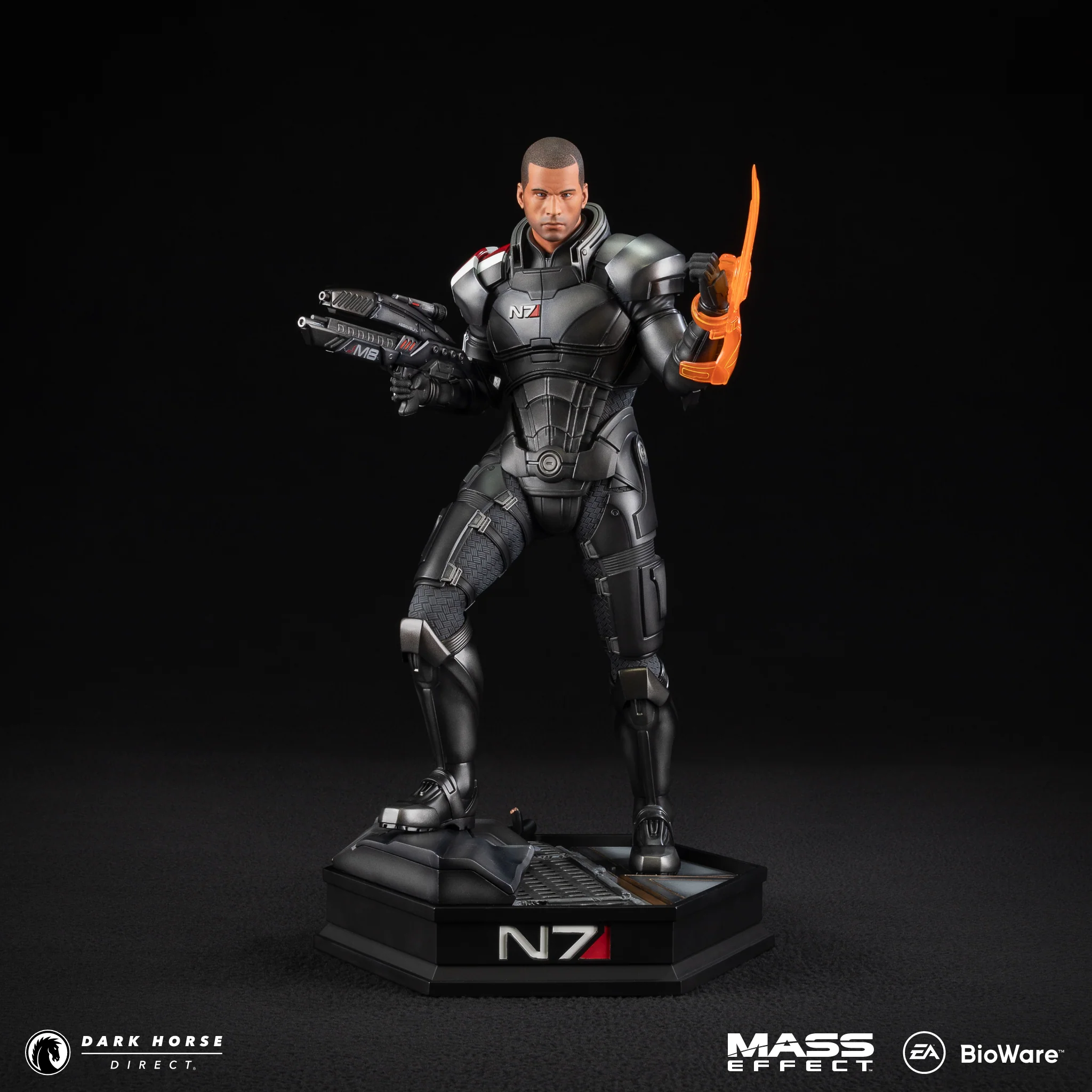 Mass Effect: Commander John Shepard 1/6th Scale Statue - Image 10