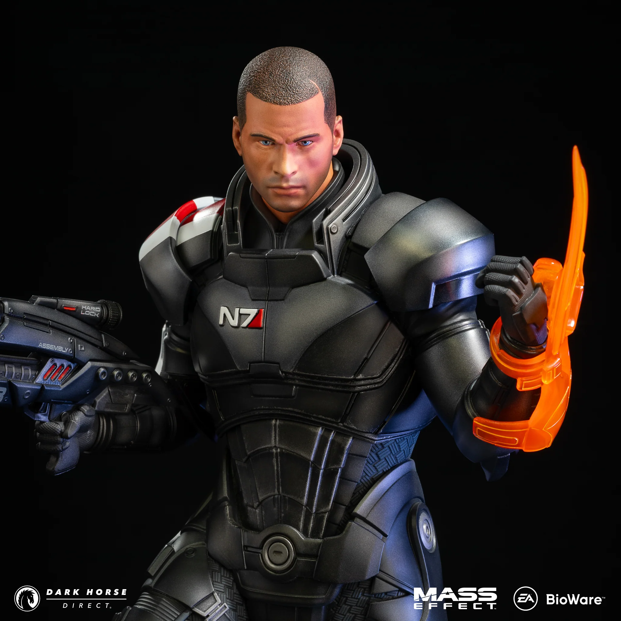 Mass Effect: Commander John Shepard 1/6th Scale Statue - Image 12