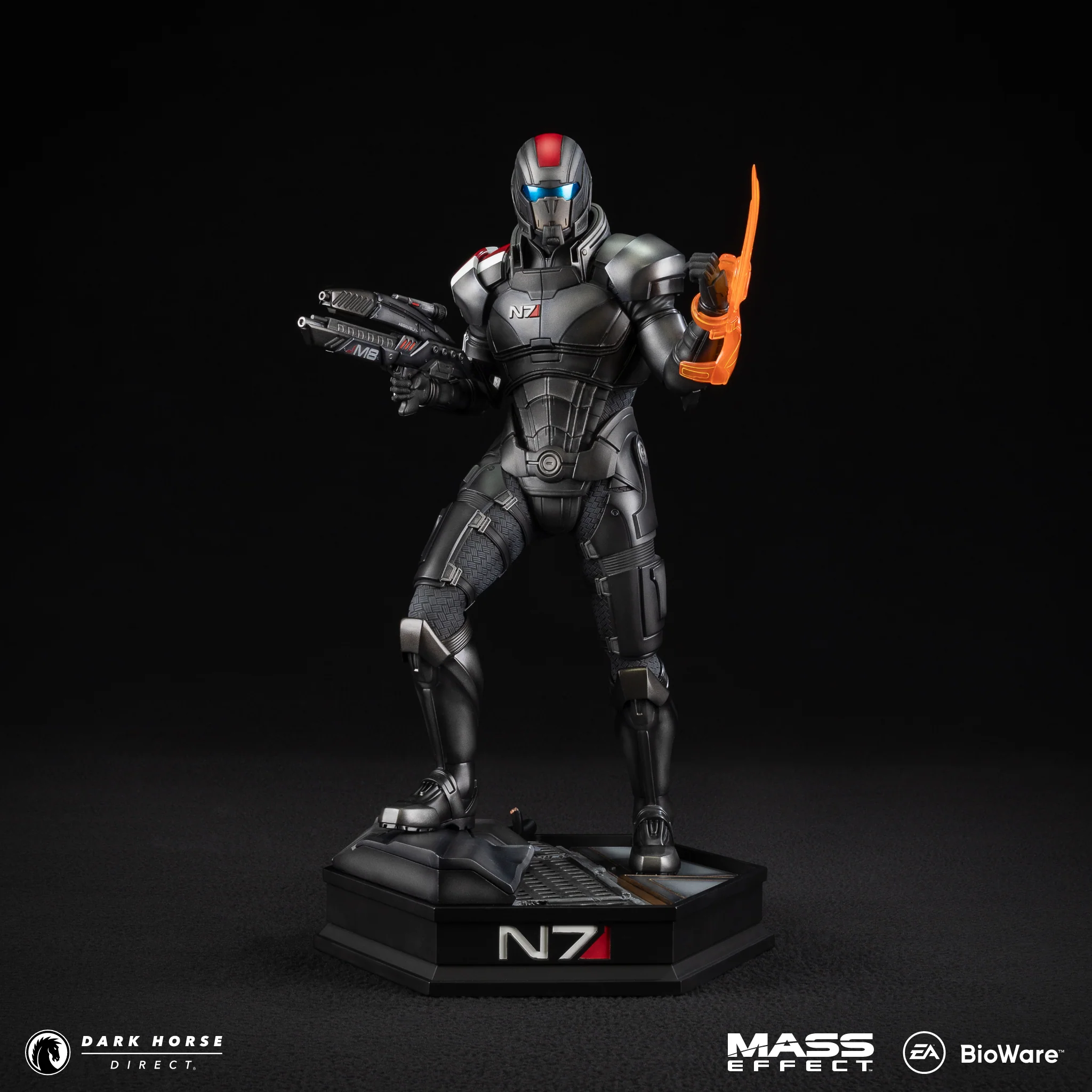 Mass Effect: Commander John Shepard 1/6th Scale Statue - Image 16