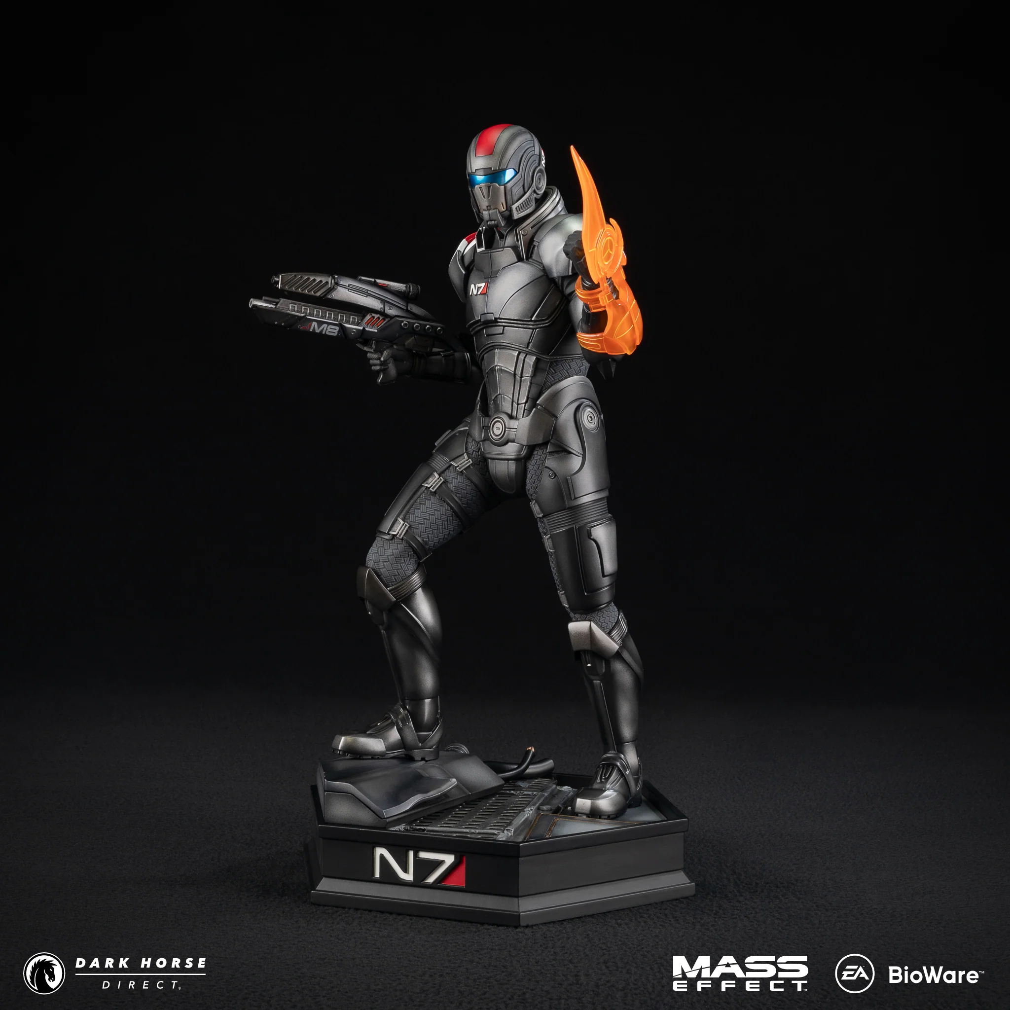 Mass Effect: Commander John Shepard 1/6th Scale Statue - Image 17