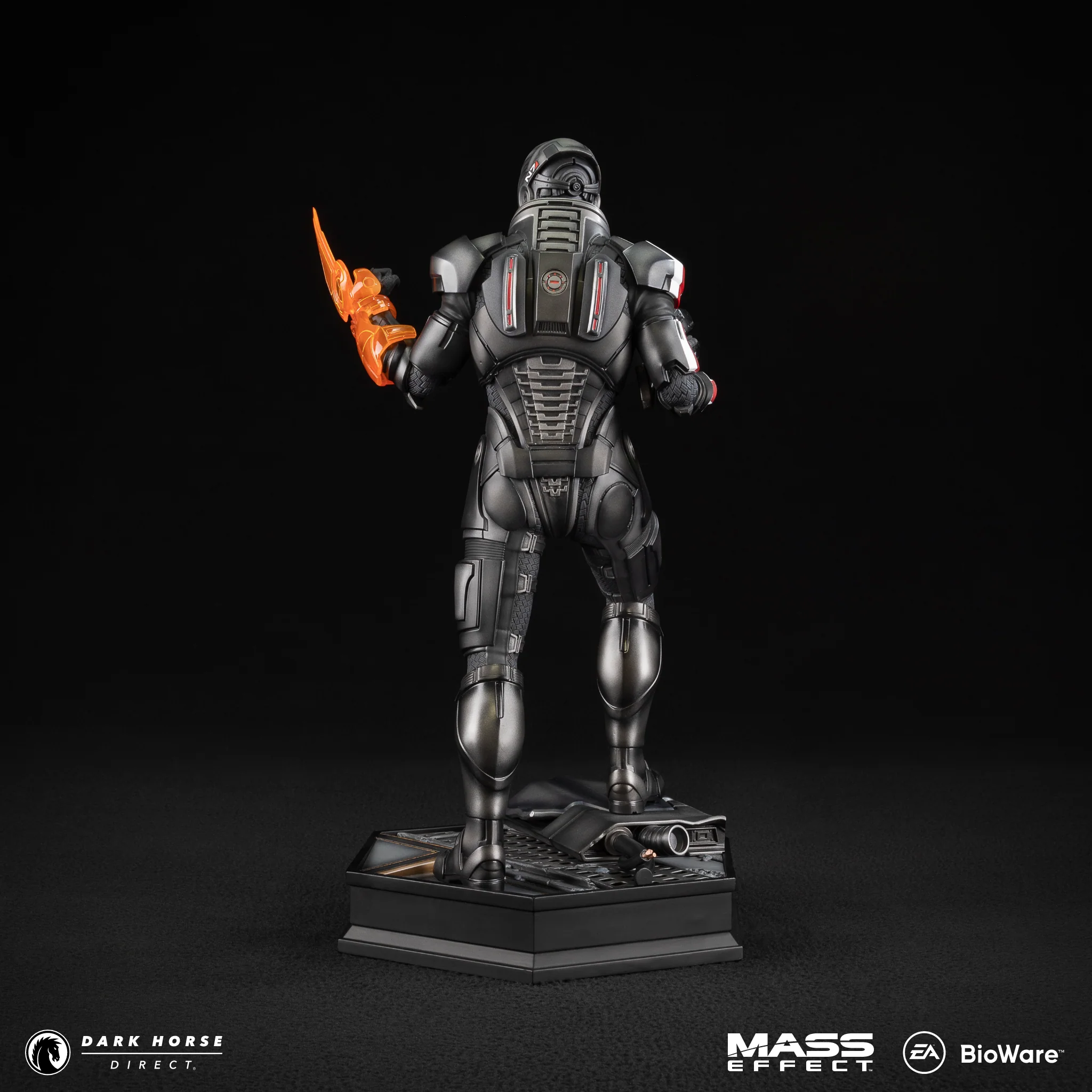 Mass Effect: Commander John Shepard 1/6th Scale Statue - Image 19
