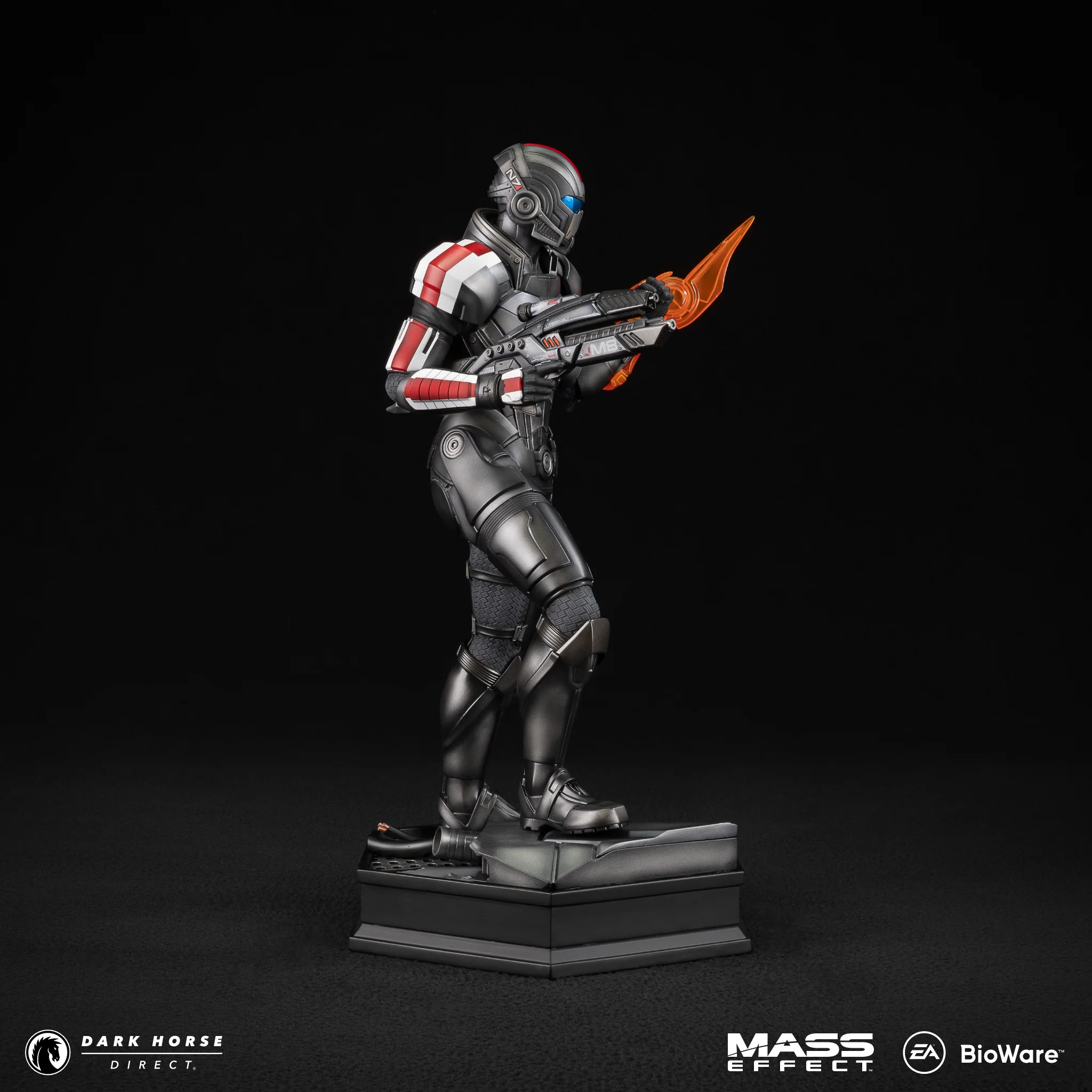 Mass Effect: Commander John Shepard 1/6th Scale Statue - Image 20
