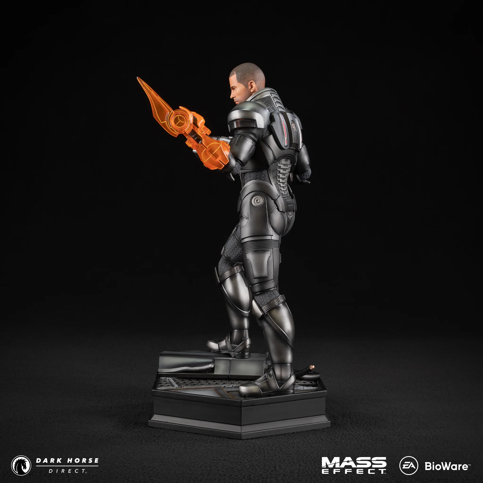 Mass Effect: Commander John Shepard 1/6th Scale Statue - Image 6