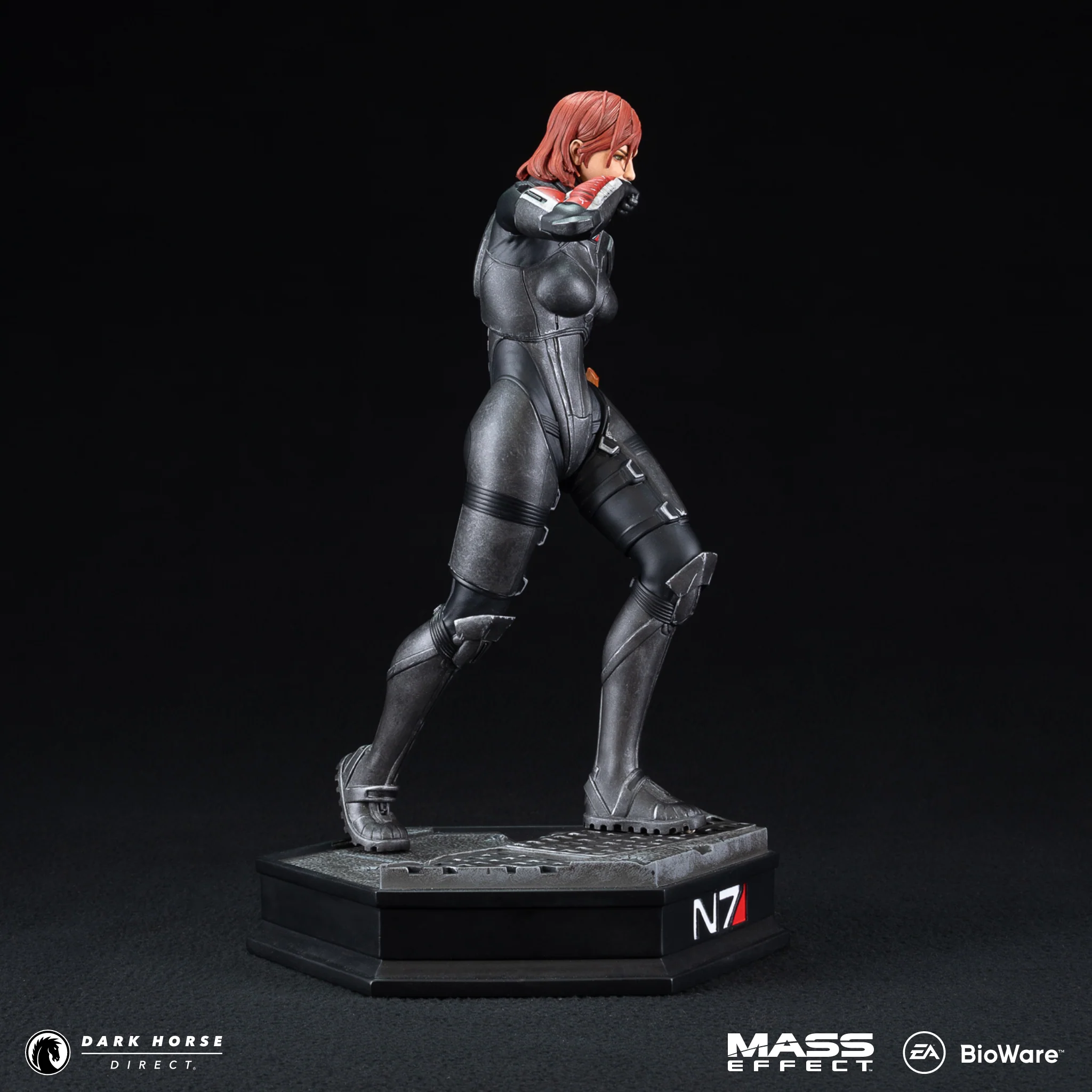 Mass Effect: Commander Jane Shepard 1/6 Scale Statue - Image 7