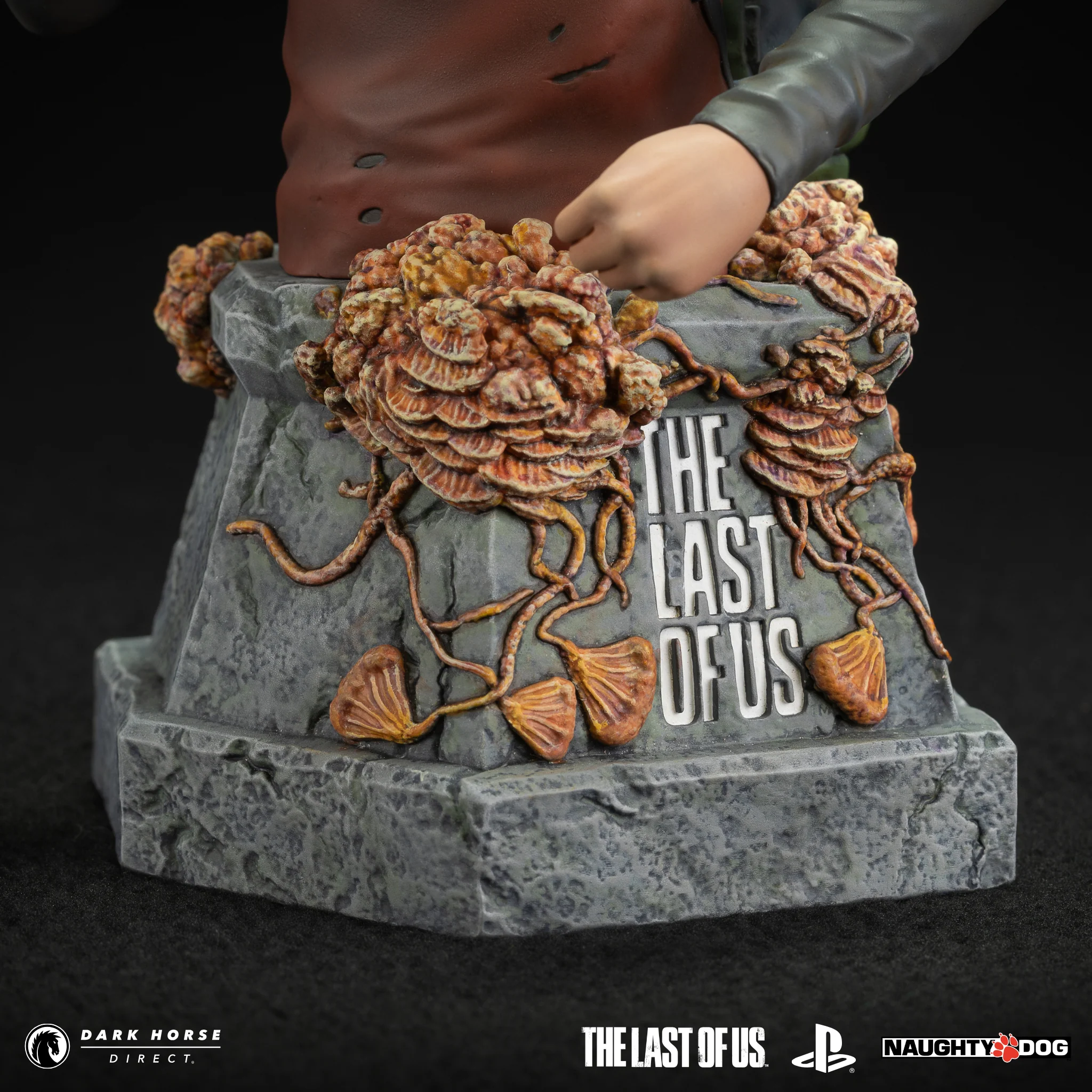The Last of Us: Ellie with Handgun Bust - Image 9