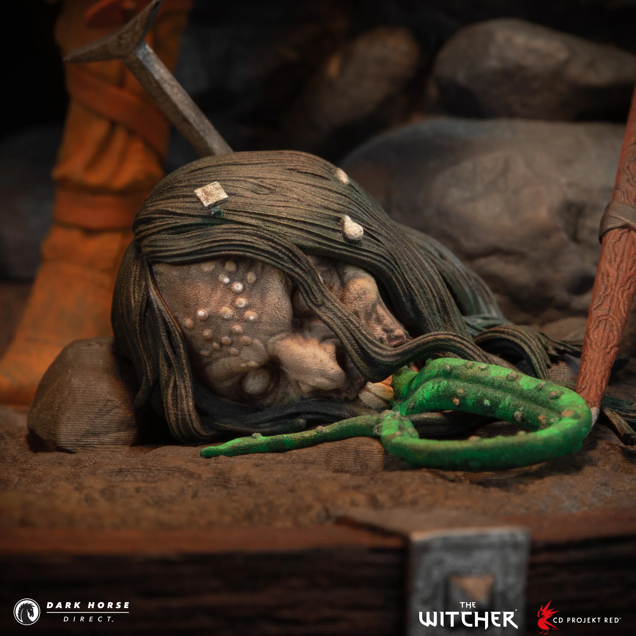 The Witcher: Geralt and Ciri Fireside Premium Statue - Image 18