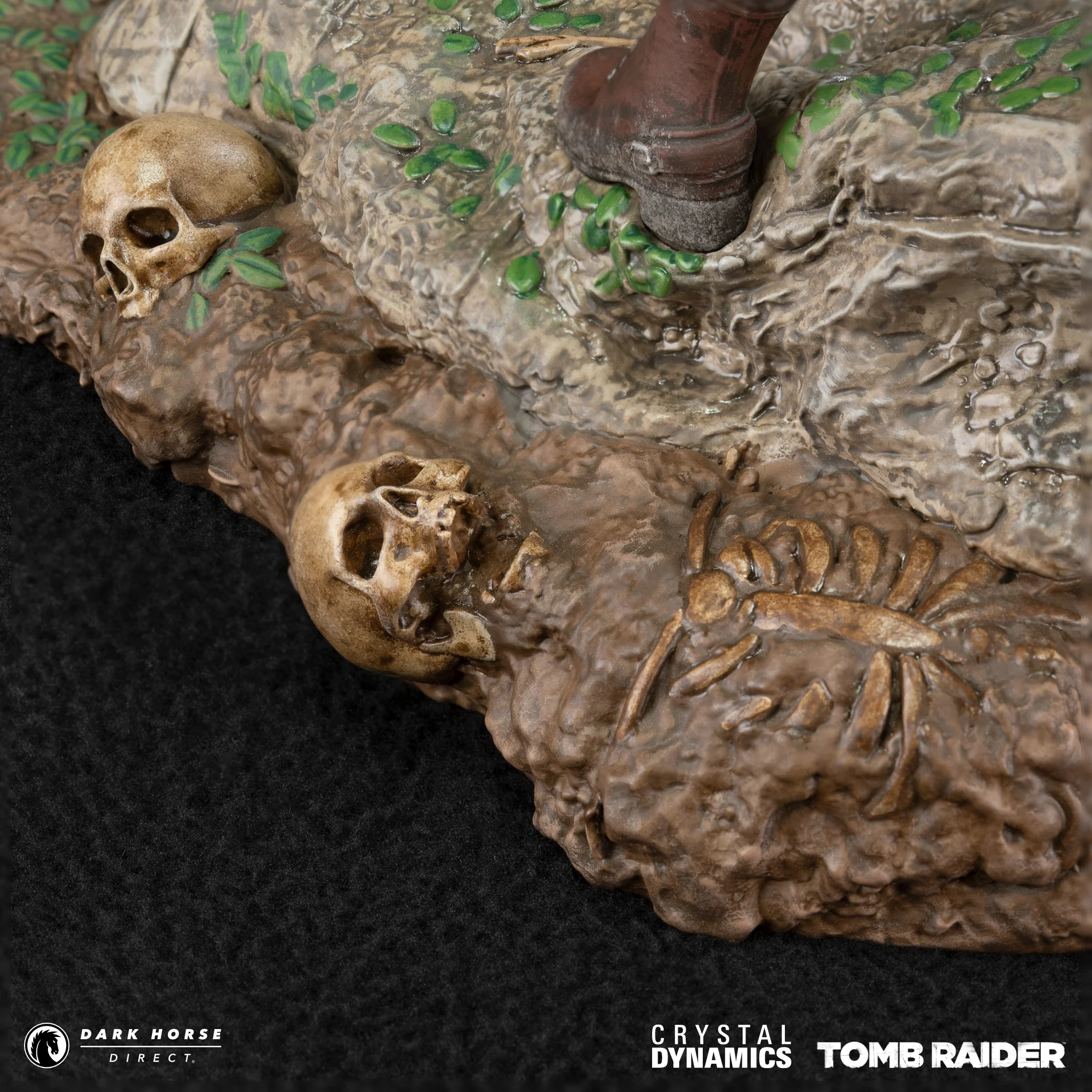TOMB RAIDER: Lara Croft (Survivor Era) PVC Statue - Image 11